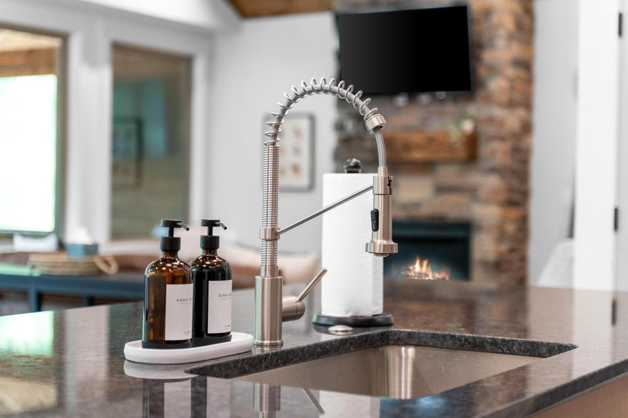New Ozark Oasis Luxe Cabin Retreat With Hot Tub Hollister エクステリア 写真
